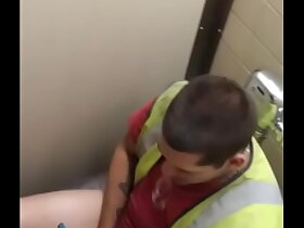 Catador de lixo bateu no banheirão