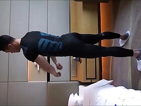 帅气成熟的鸡肉熟男