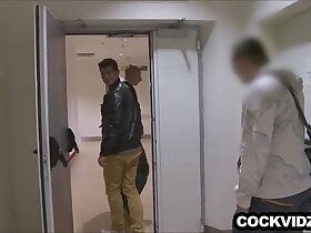 Attracting a break be advantageous to a blowjob in hammer away bathroom